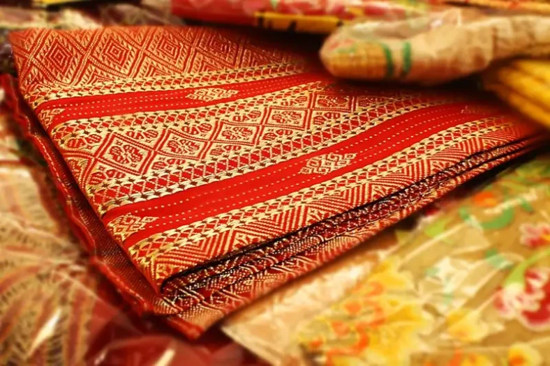 tenun khas Indonesia